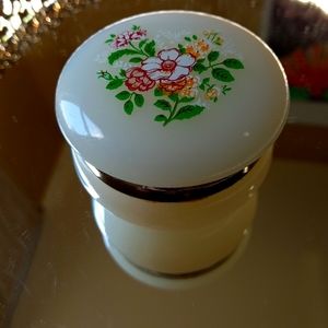 Vintage clamshell trinket box